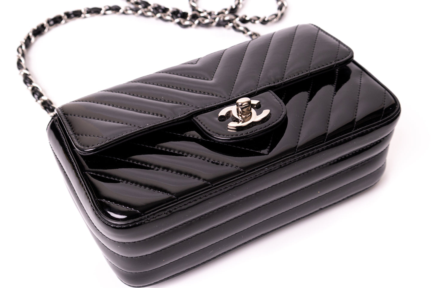 PATENT CALFSKIN CHEVRON QUILTED MINI FLAP BLACK