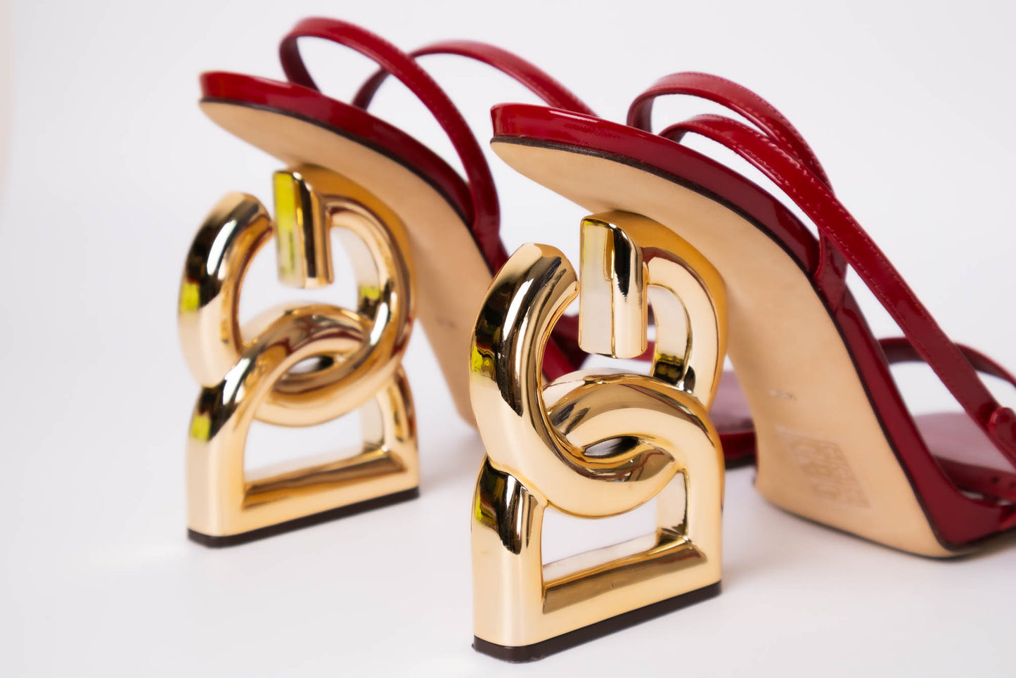 SANDALIAS DE CHAROL KEIRA CON TACON D&G