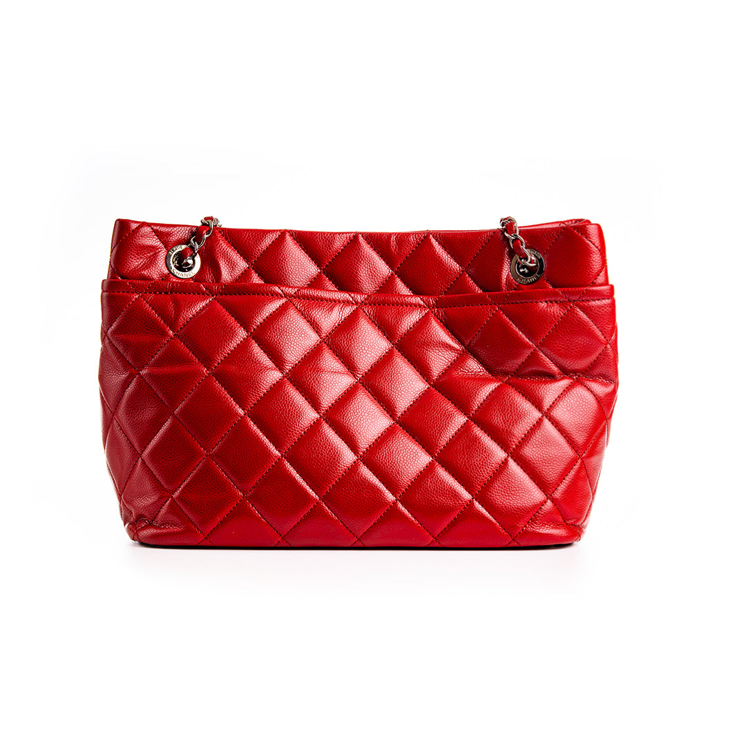 CAVIAR QUILTED TIMELESS CC SOFT TOTE RED