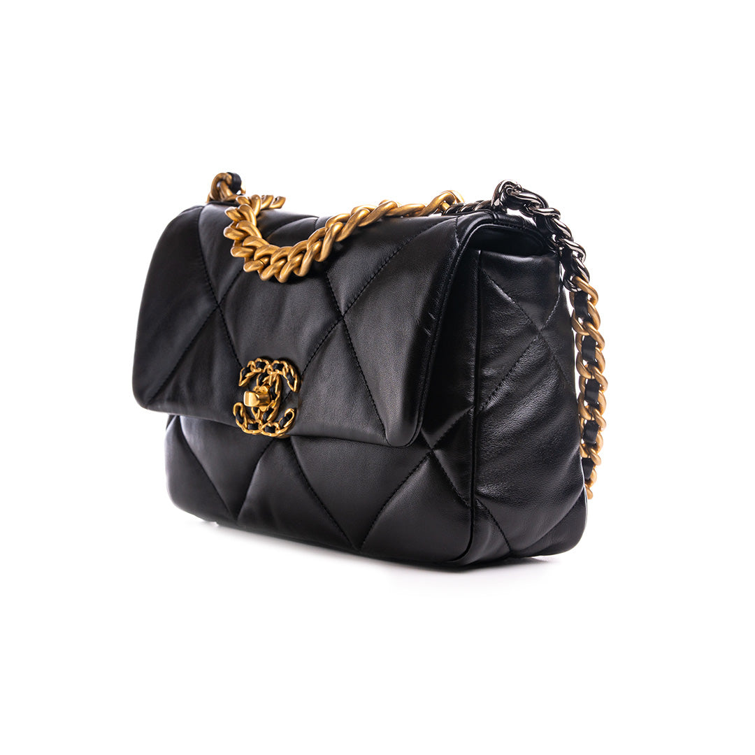 CHANEL 19