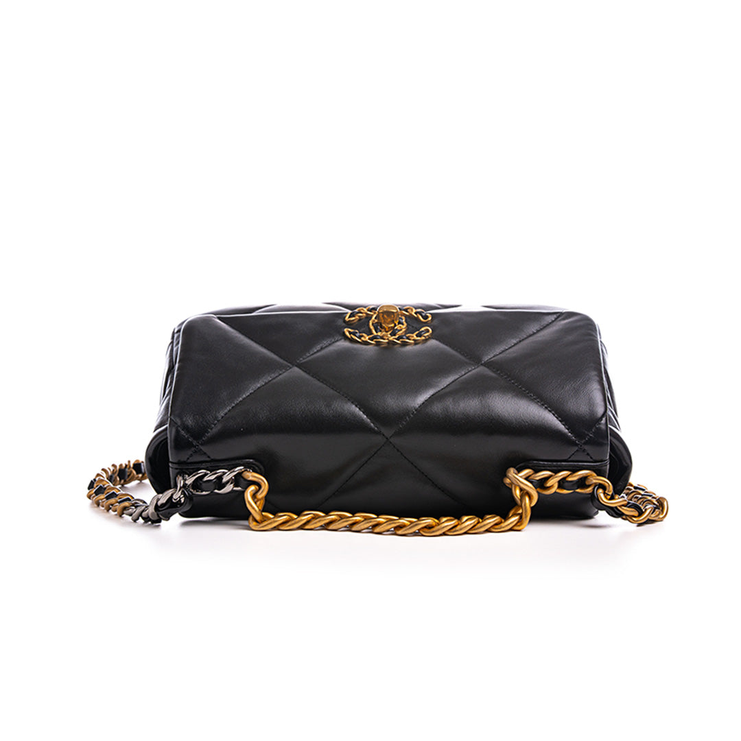 CHANEL 19