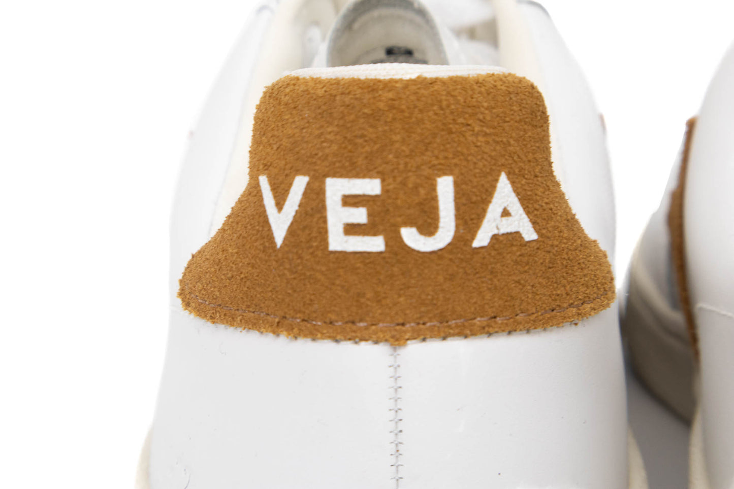 VEJA V-12 LEATHER WHITE CAMEL