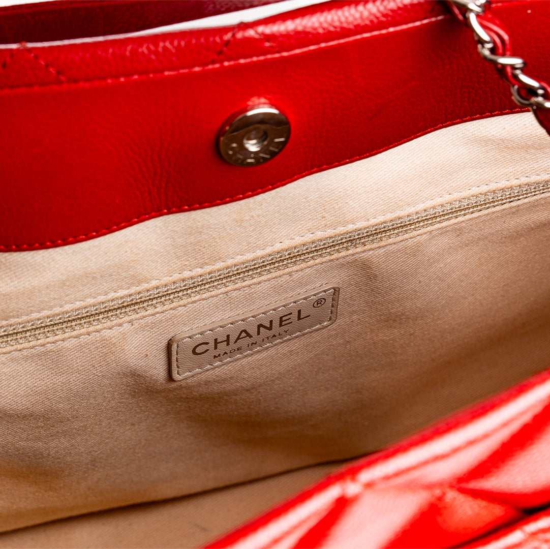 CAVIAR QUILTED TIMELESS CC SOFT TOTE RED